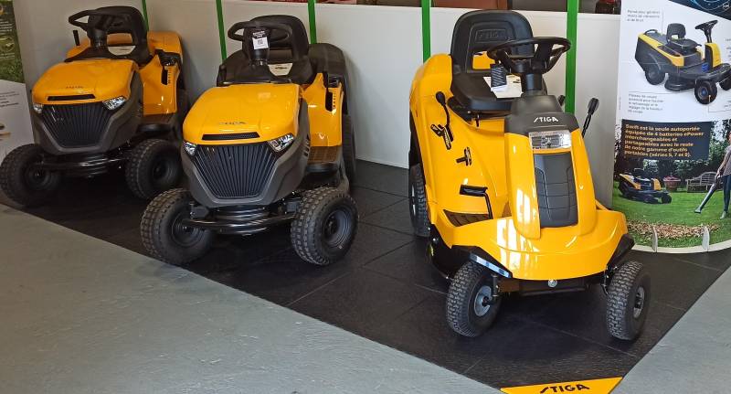 Tondeuse autoportée STIGA proche d'OFFRANVILLE