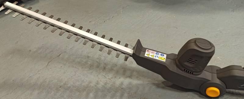 TAILLE HAIE PERCHE SUR BATTERIE STIGA